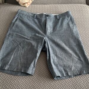 Banana Republic Men's Chambray Linen Short Sz 33 like New gently worn